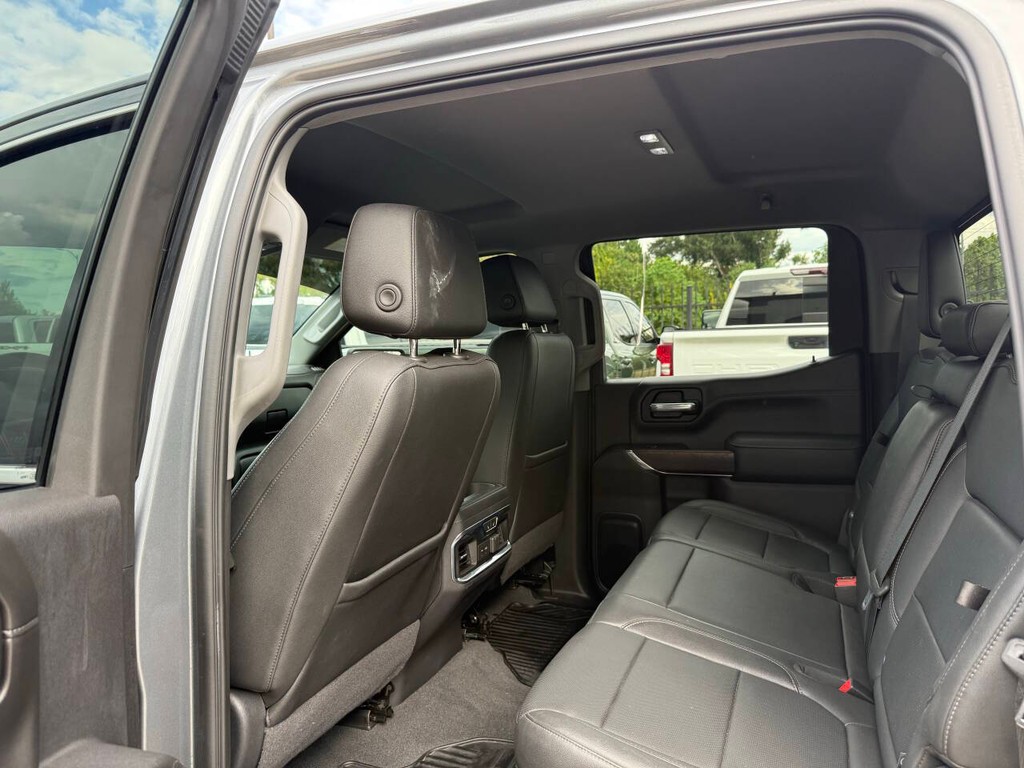 GMC Sierra 1500 Vehicle Full-screen Gallery Image 12