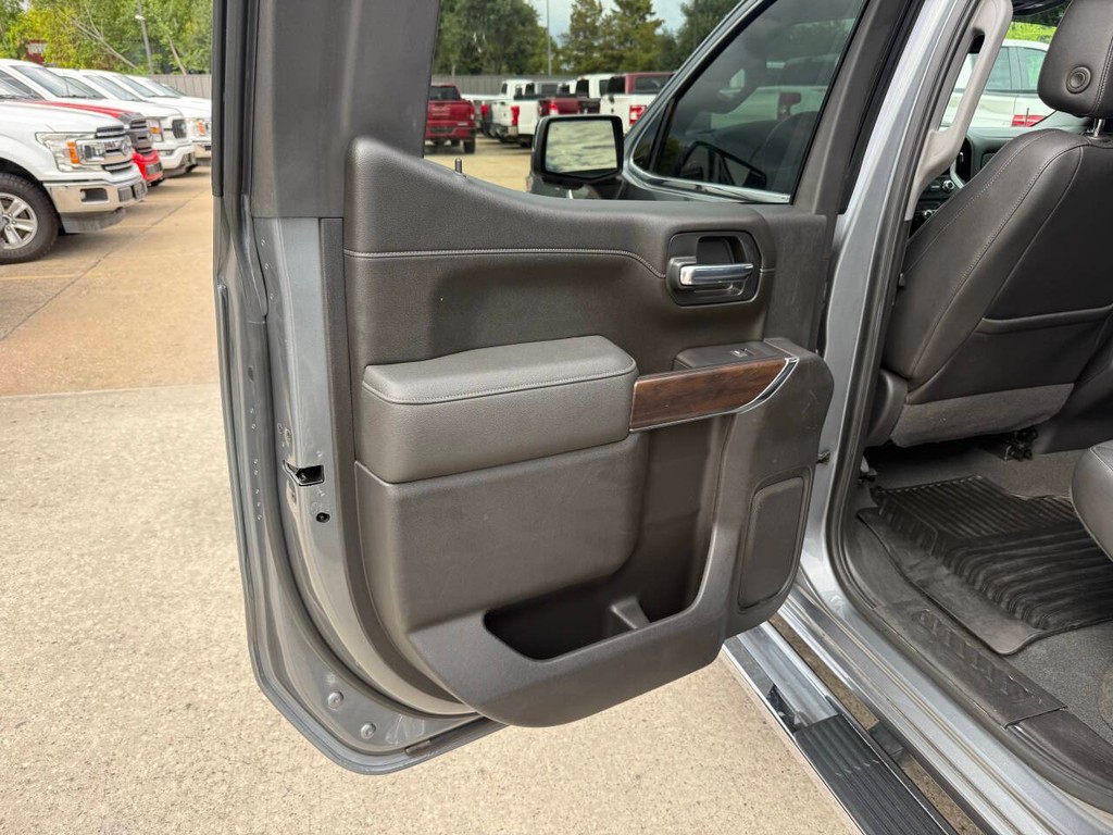 GMC Sierra 1500 Vehicle Full-screen Gallery Image 14