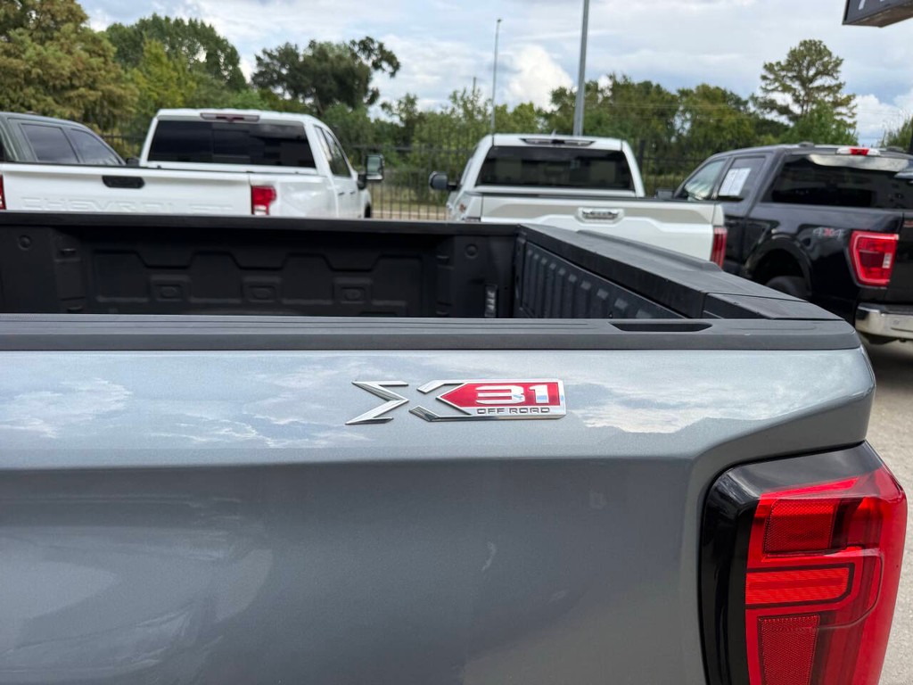 GMC Sierra 1500 Vehicle Full-screen Gallery Image 39