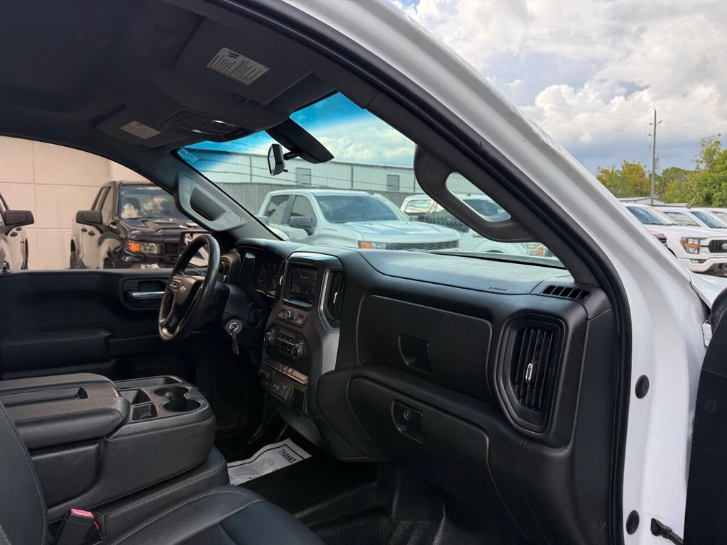 Chevrolet Silverado 1500 Vehicle Full-screen Gallery Image 09