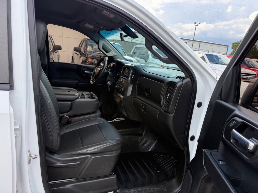 Chevrolet Silverado 1500 Vehicle Full-screen Gallery Image 10