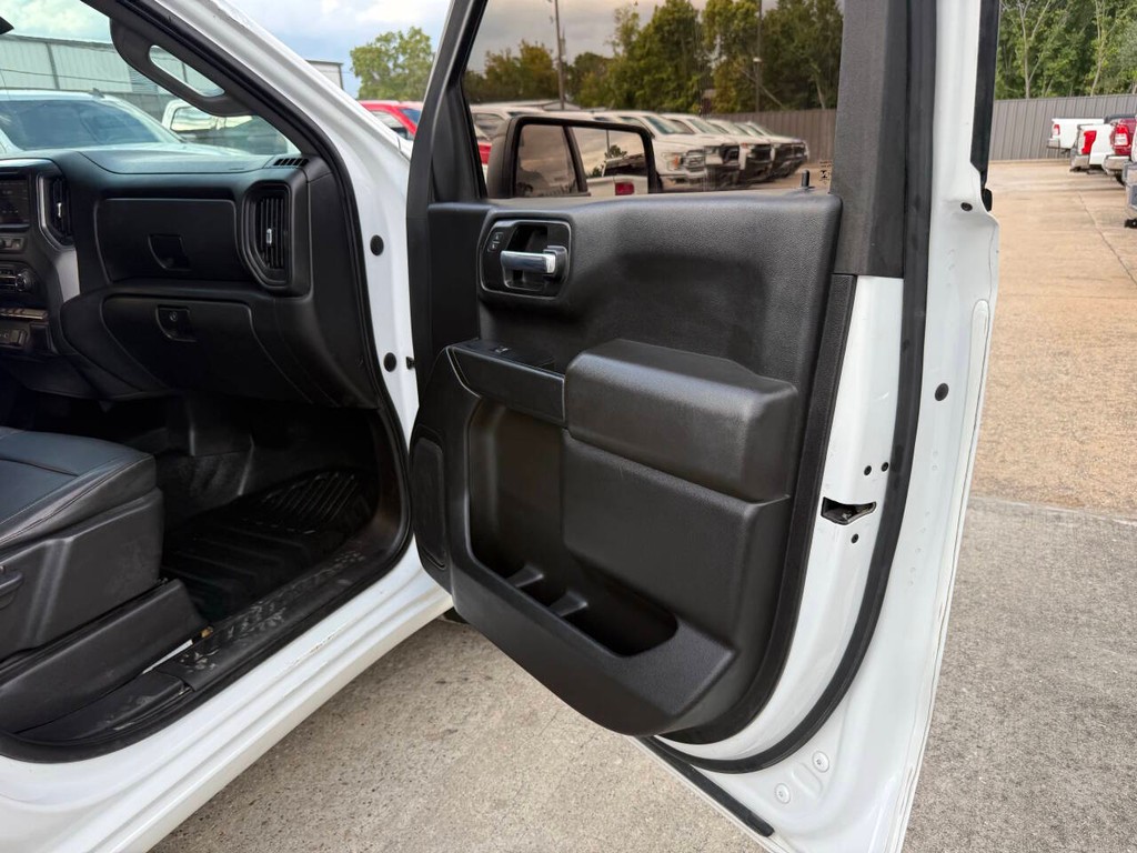 Chevrolet Silverado 1500 Vehicle Full-screen Gallery Image 11