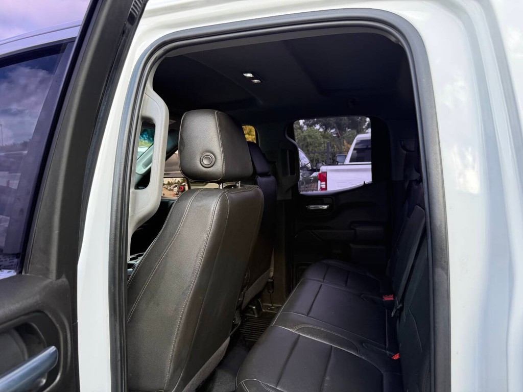 Chevrolet Silverado 1500 Vehicle Full-screen Gallery Image 12