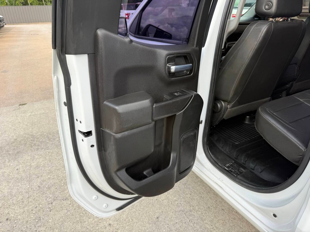 Chevrolet Silverado 1500 Vehicle Full-screen Gallery Image 14