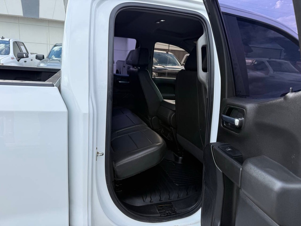 Chevrolet Silverado 1500 Vehicle Full-screen Gallery Image 15