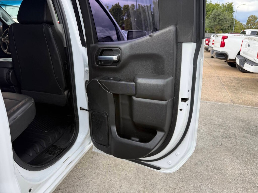 Chevrolet Silverado 1500 Vehicle Full-screen Gallery Image 16