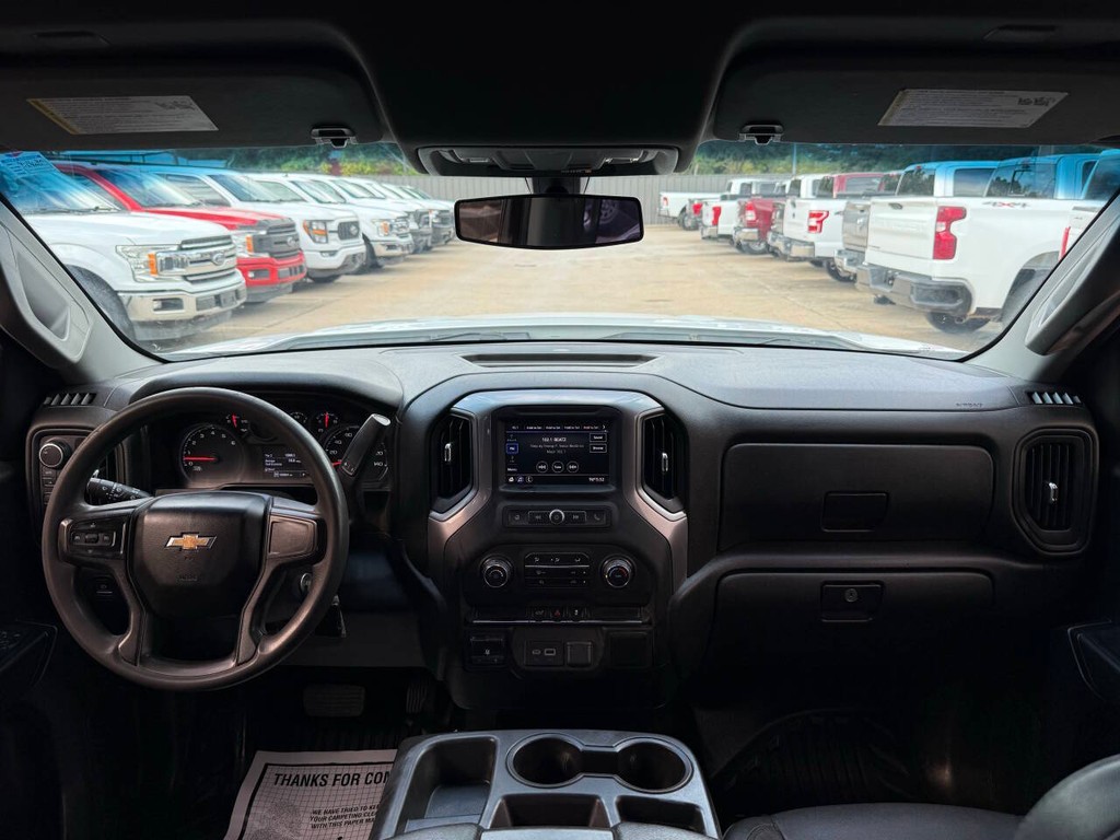Chevrolet Silverado 1500 Vehicle Full-screen Gallery Image 17