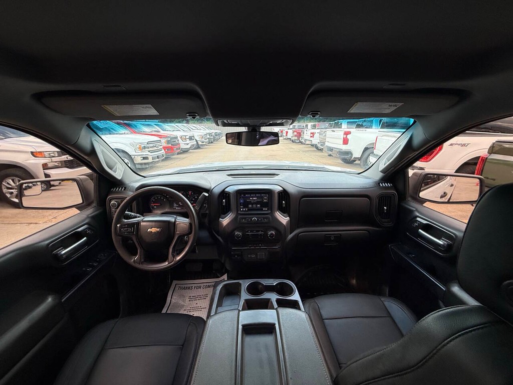 Chevrolet Silverado 1500 Vehicle Full-screen Gallery Image 18