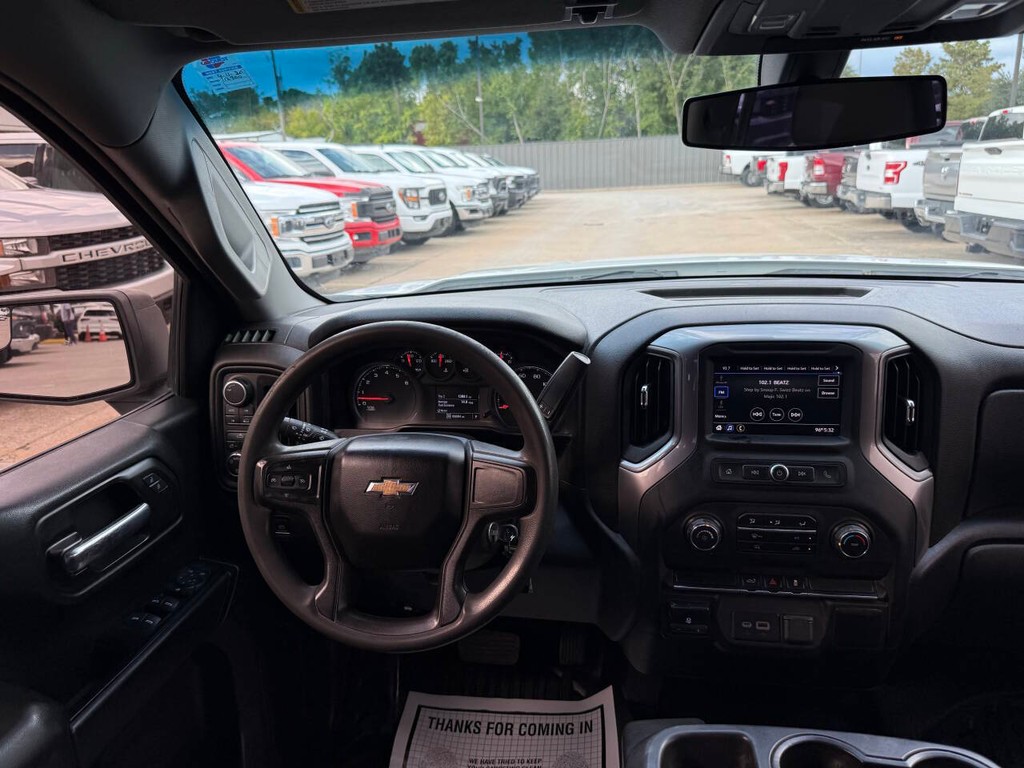 Chevrolet Silverado 1500 Vehicle Full-screen Gallery Image 19