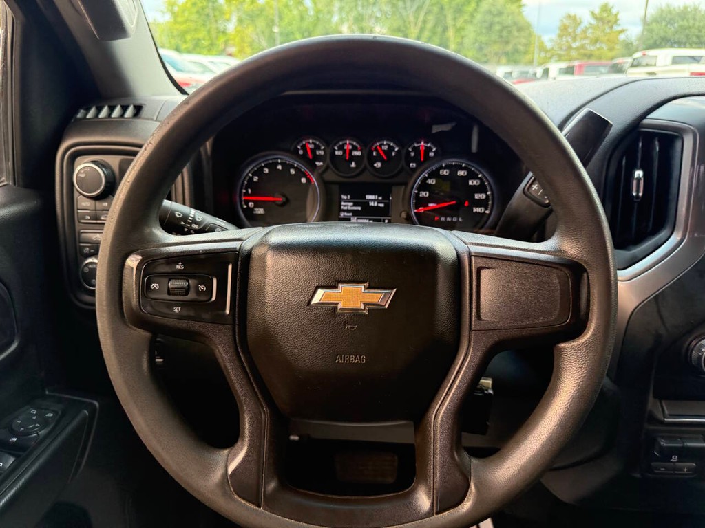 Chevrolet Silverado 1500 Vehicle Full-screen Gallery Image 21