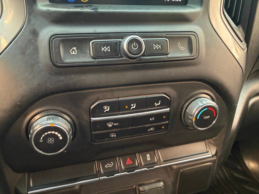 Chevrolet Silverado 1500 Vehicle Full-screen Gallery Image 26