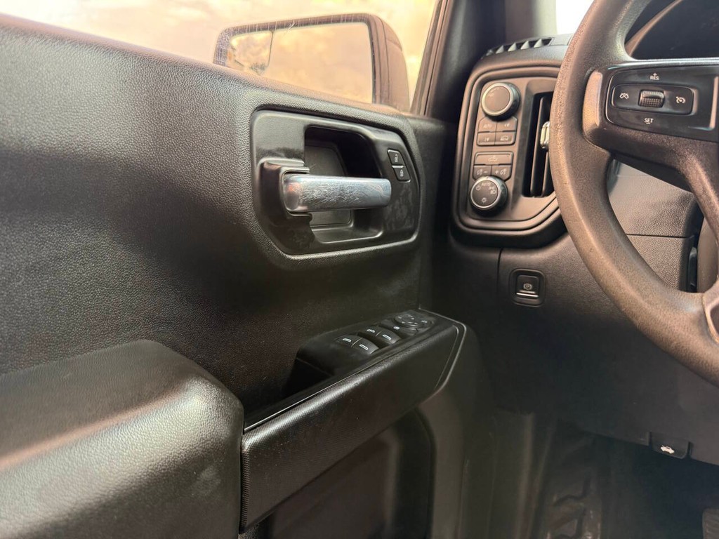 Chevrolet Silverado 1500 Vehicle Full-screen Gallery Image 29