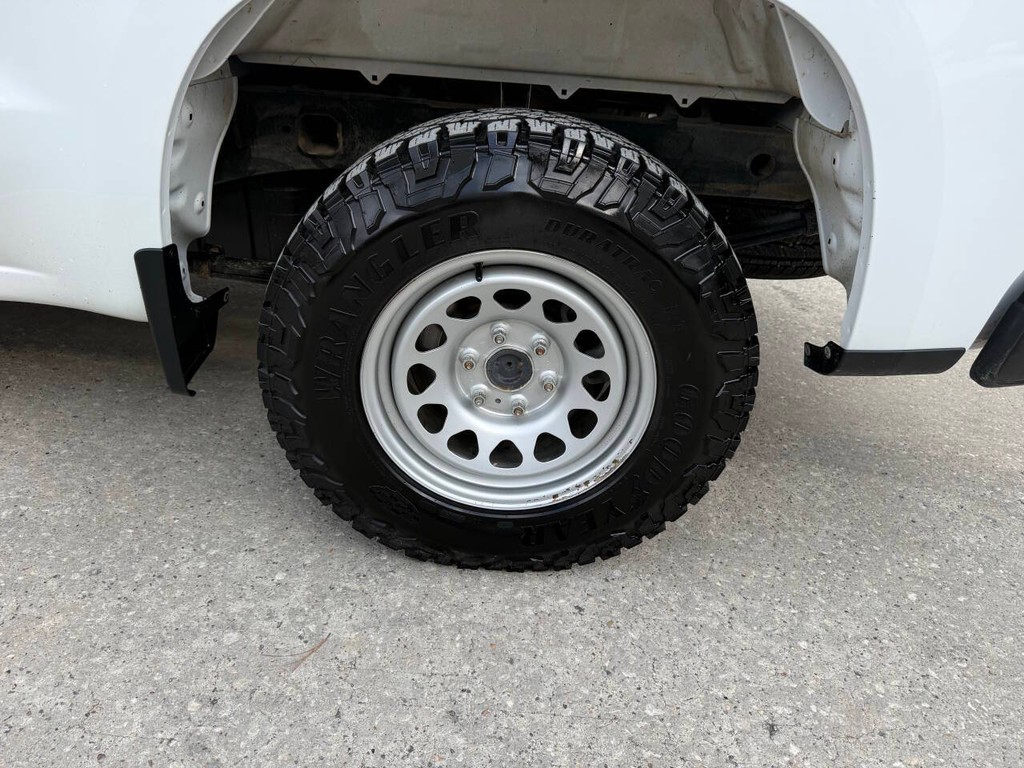 Chevrolet Silverado 1500 Vehicle Full-screen Gallery Image 34