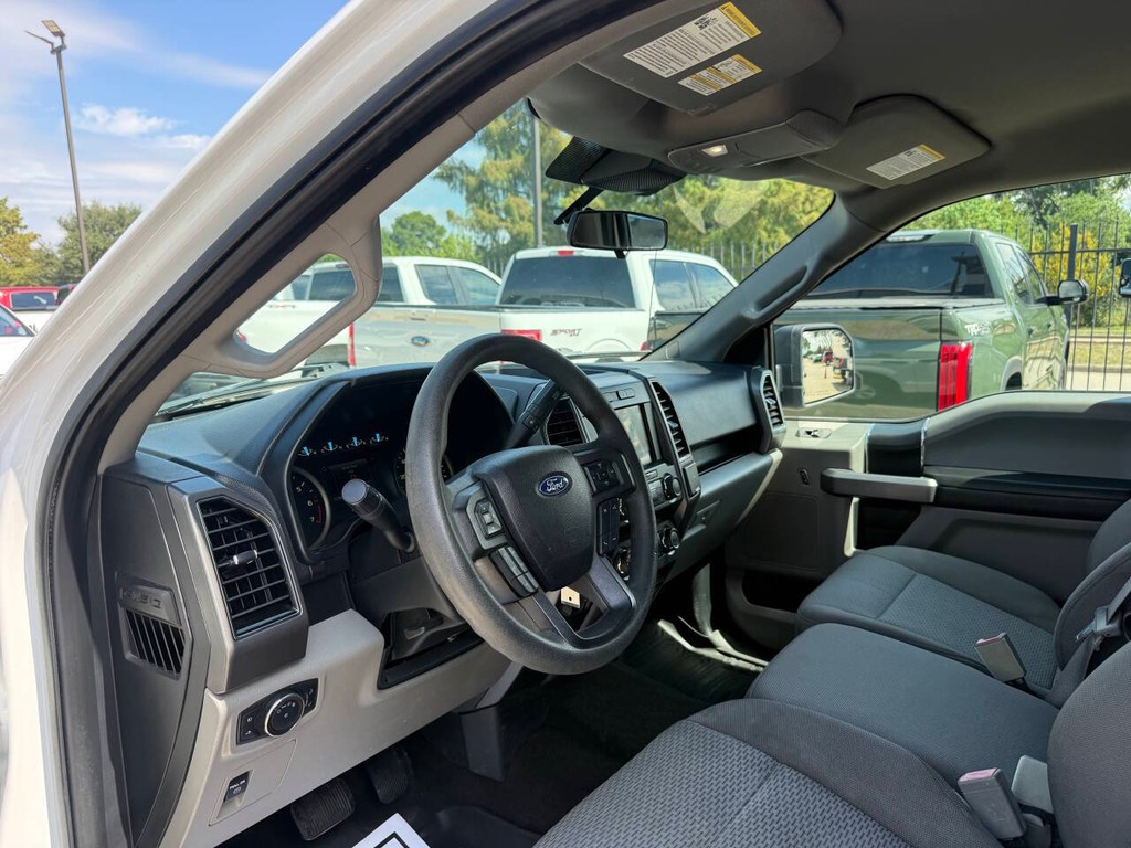 Ford F-150 Vehicle Full-screen Gallery Image 06