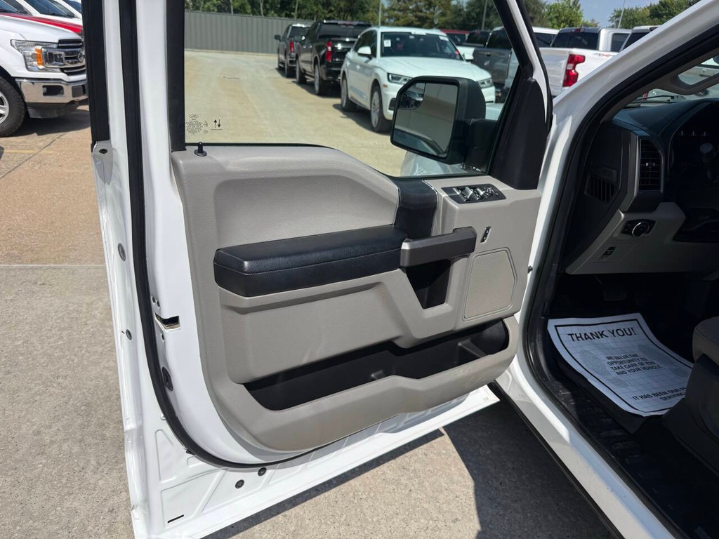Ford F-150 Vehicle Full-screen Gallery Image 08