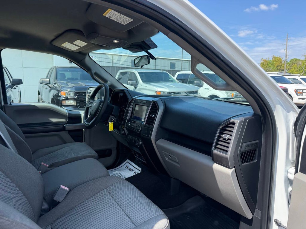 Ford F-150 Vehicle Full-screen Gallery Image 09