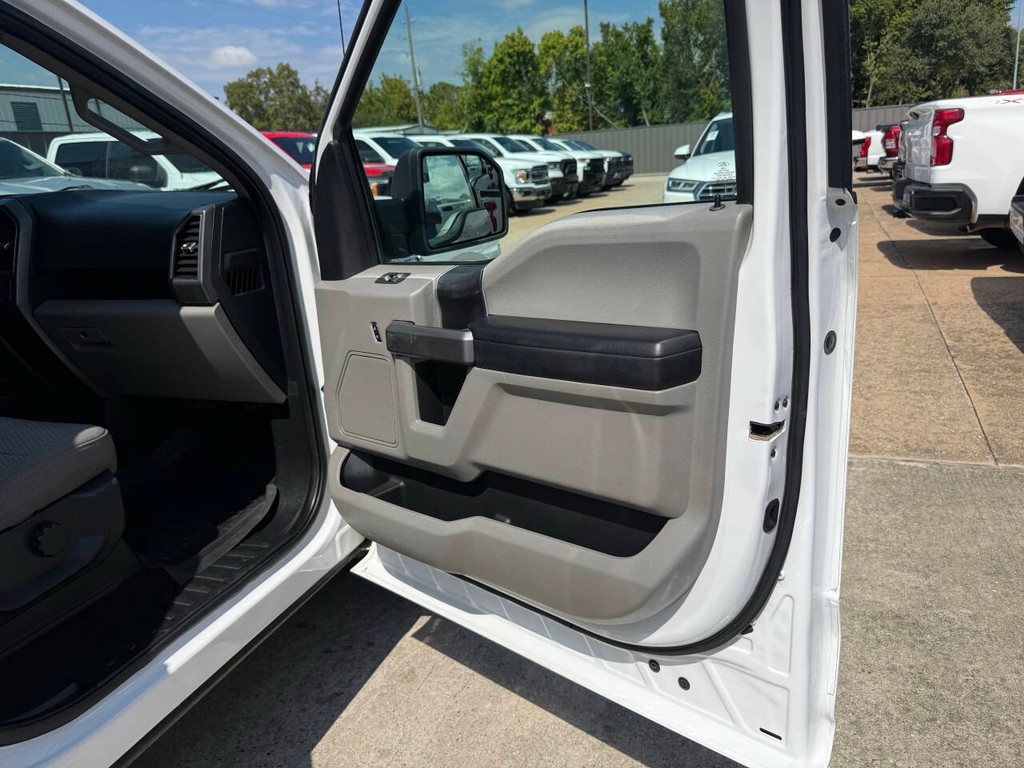 Ford F-150 Vehicle Full-screen Gallery Image 11