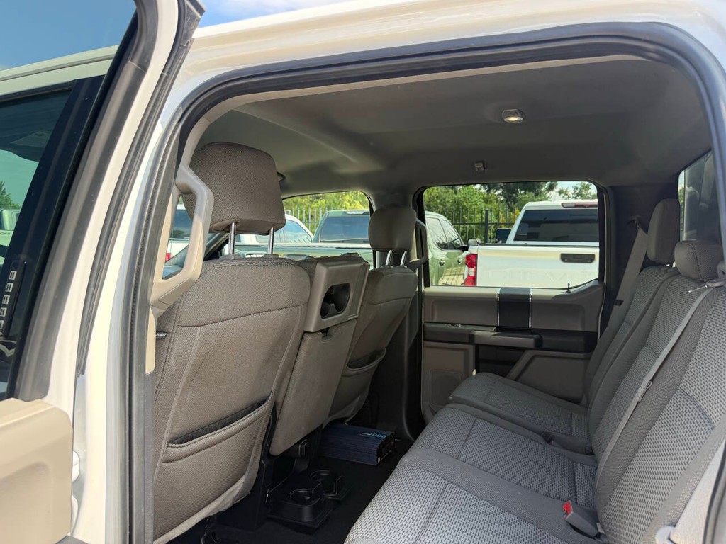 Ford F-150 Vehicle Full-screen Gallery Image 12