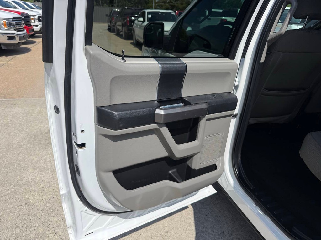 Ford F-150 Vehicle Full-screen Gallery Image 14