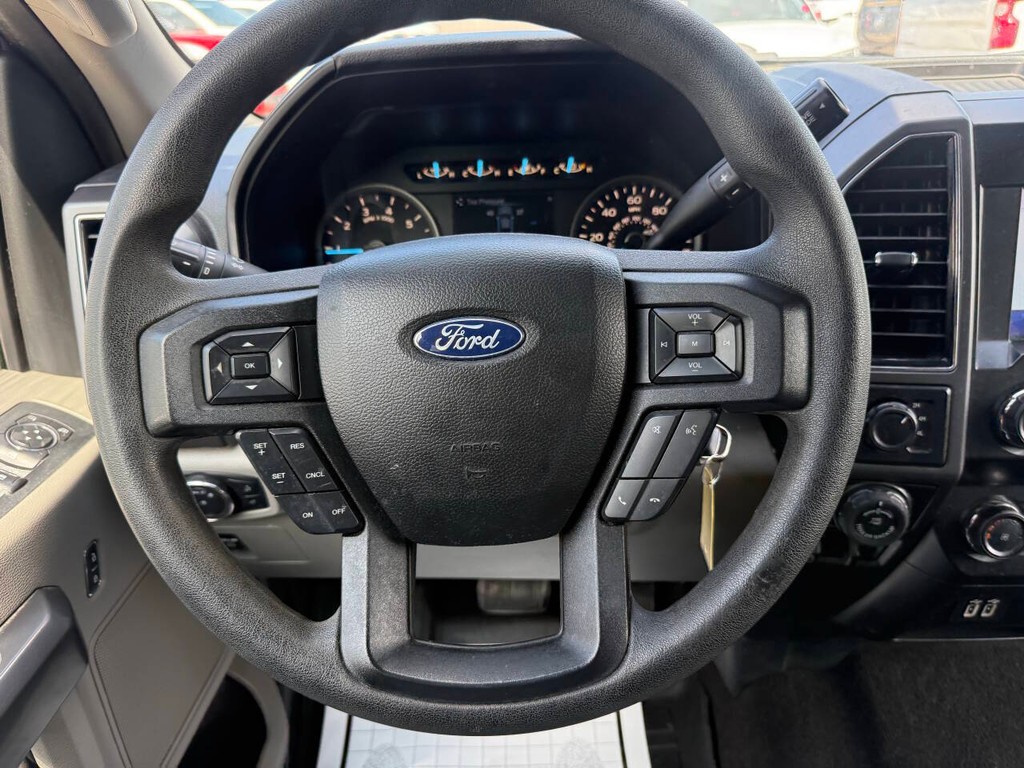 Ford F-150 Vehicle Full-screen Gallery Image 24