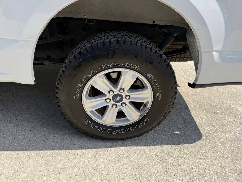 Ford F-150 Vehicle Full-screen Gallery Image 37