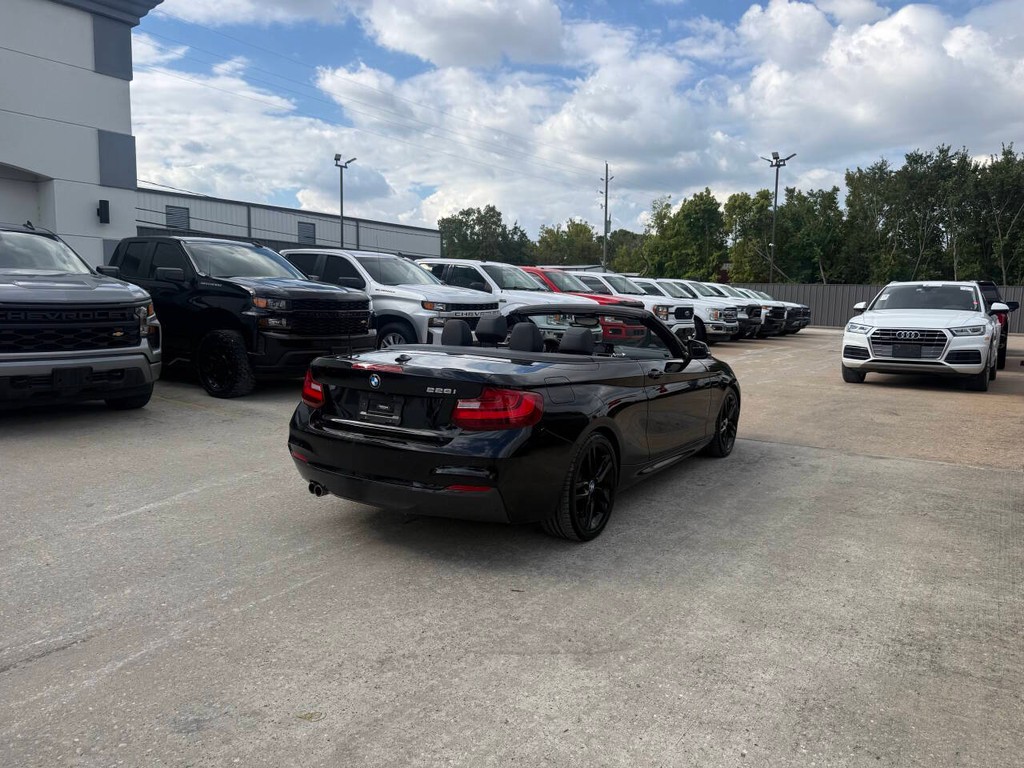 BMW 2 Series Vehicle Full-screen Gallery Image 08