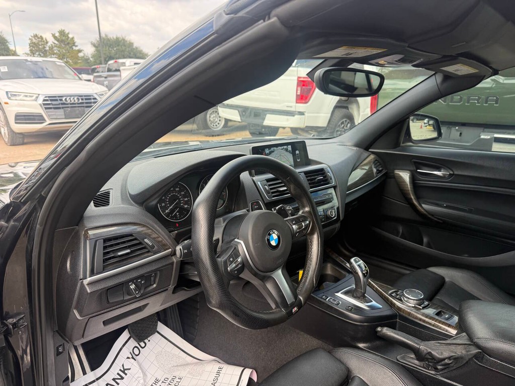 BMW 2 Series Vehicle Full-screen Gallery Image 09