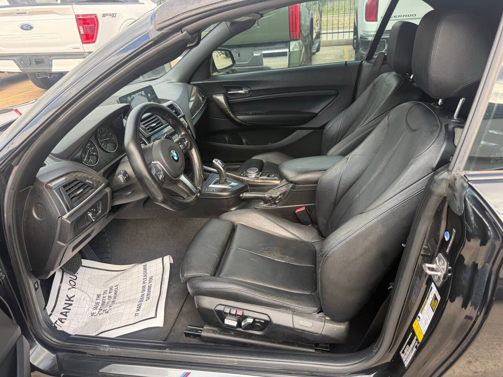 BMW 2 Series Vehicle Full-screen Gallery Image 10