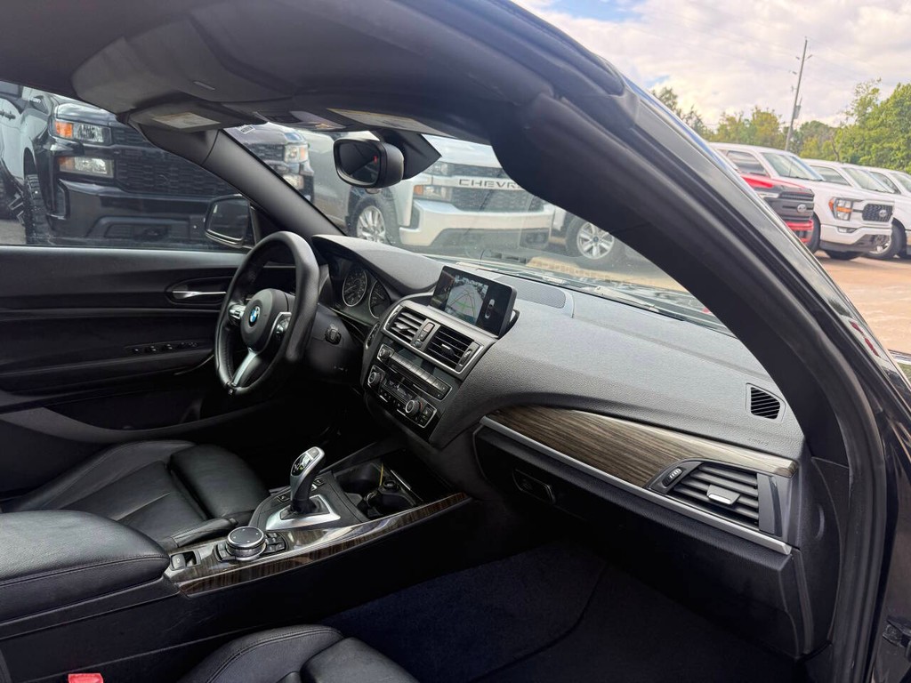 BMW 2 Series Vehicle Full-screen Gallery Image 13