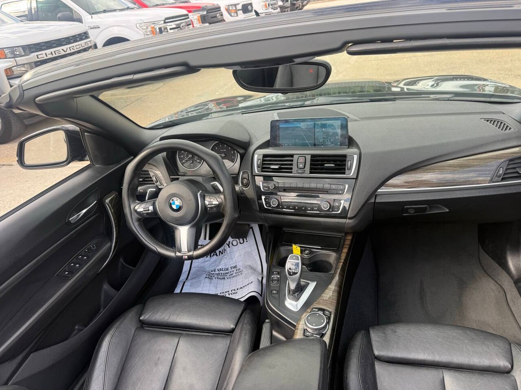 BMW 2 Series Vehicle Full-screen Gallery Image 18