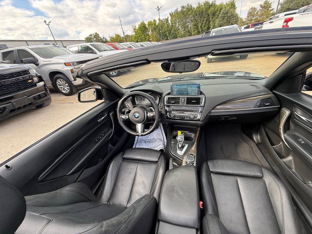 BMW 2 Series Vehicle Full-screen Gallery Image 19
