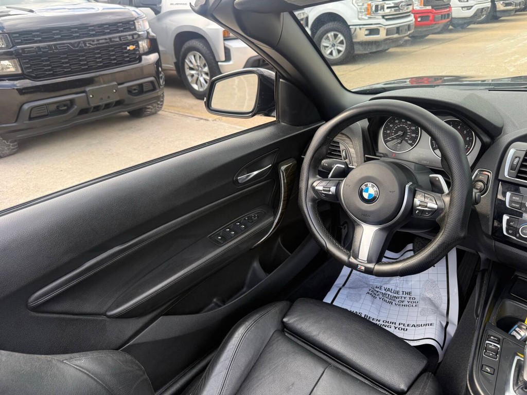 BMW 2 Series Vehicle Full-screen Gallery Image 20