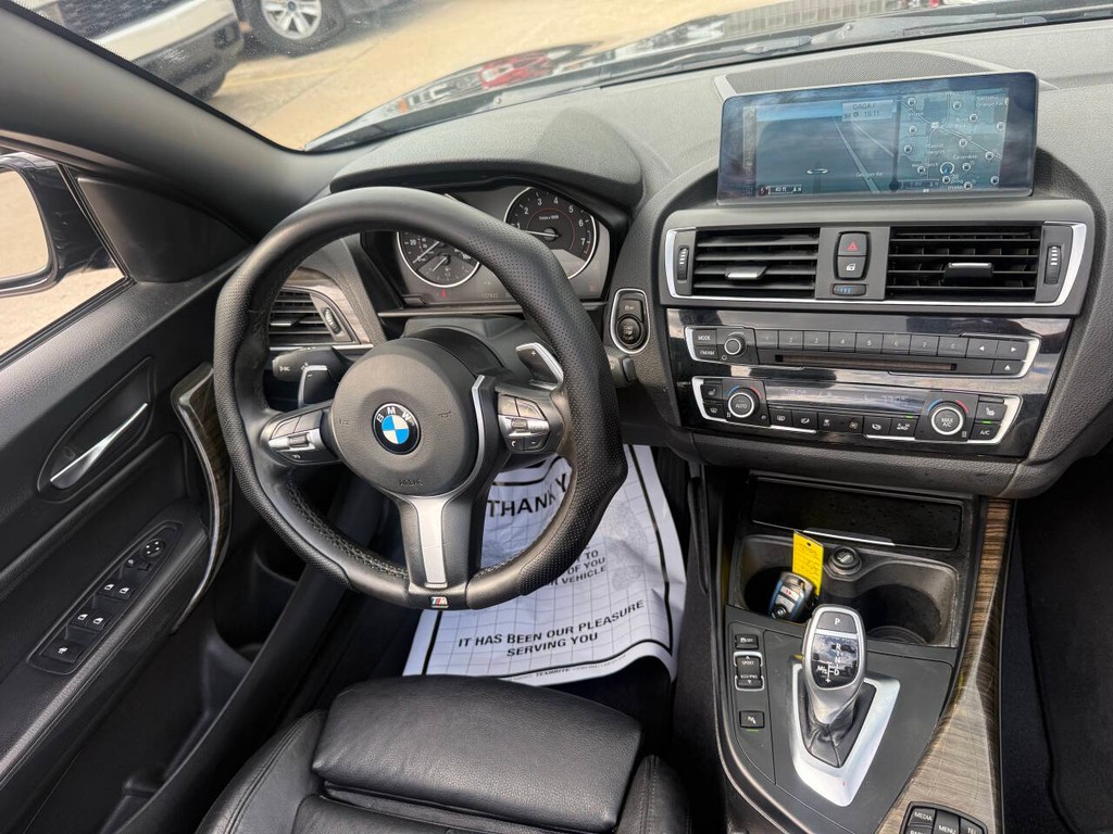 BMW 2 Series Vehicle Full-screen Gallery Image 22