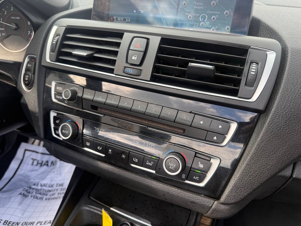 BMW 2 Series Vehicle Full-screen Gallery Image 28