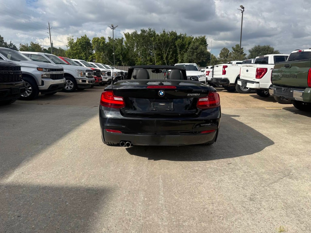 BMW 2 Series Vehicle Full-screen Gallery Image 38