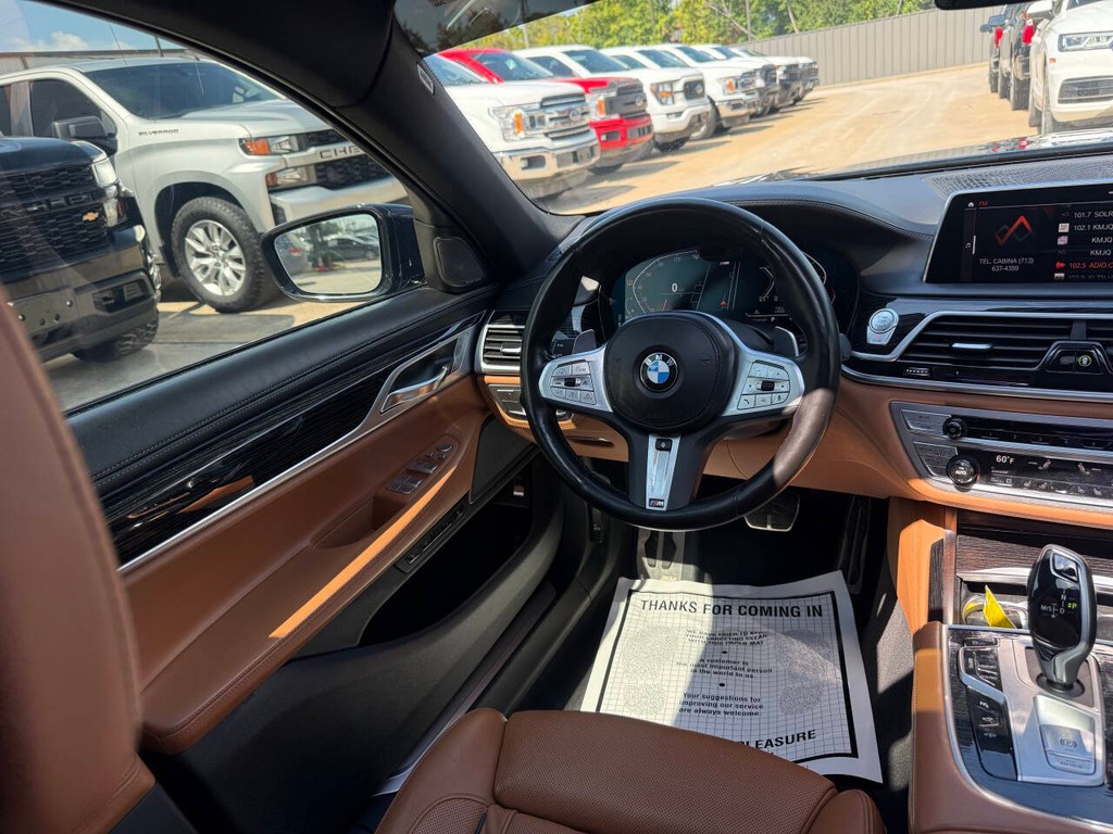BMW 7 Series Vehicle Full-screen Gallery Image 19