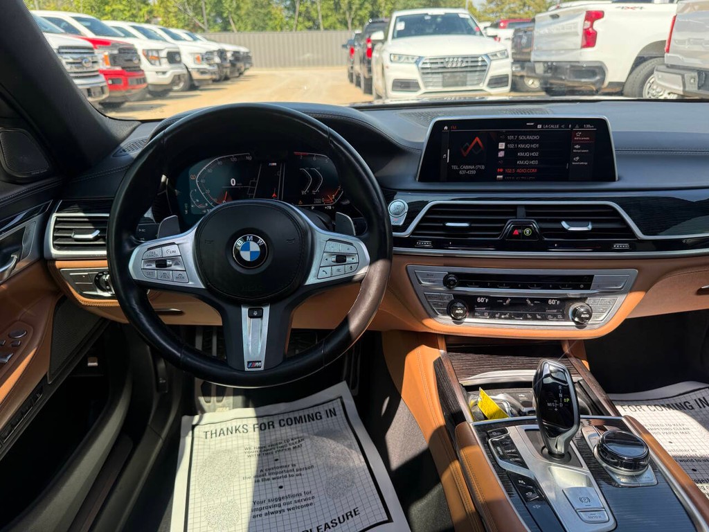 BMW 7 Series Vehicle Full-screen Gallery Image 21