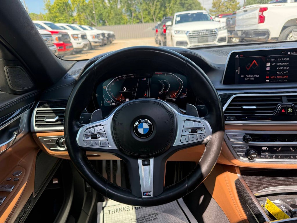 BMW 7 Series Vehicle Full-screen Gallery Image 22