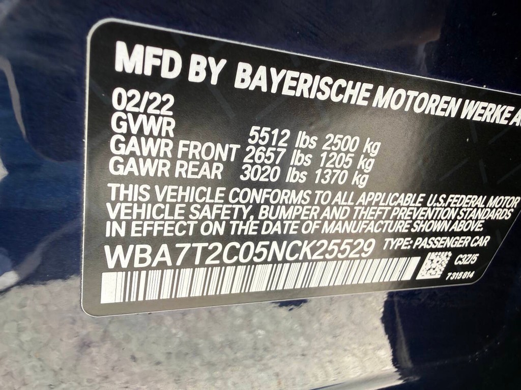 BMW 7 Series Vehicle Full-screen Gallery Image 35