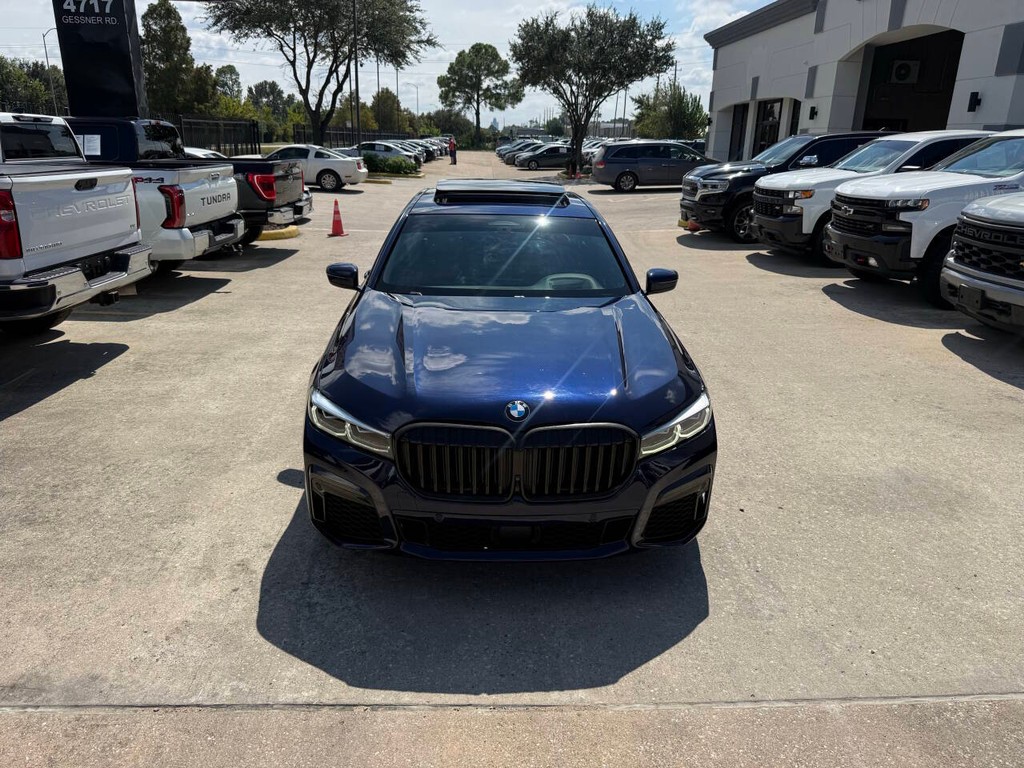 BMW 7 Series Vehicle Full-screen Gallery Image 41