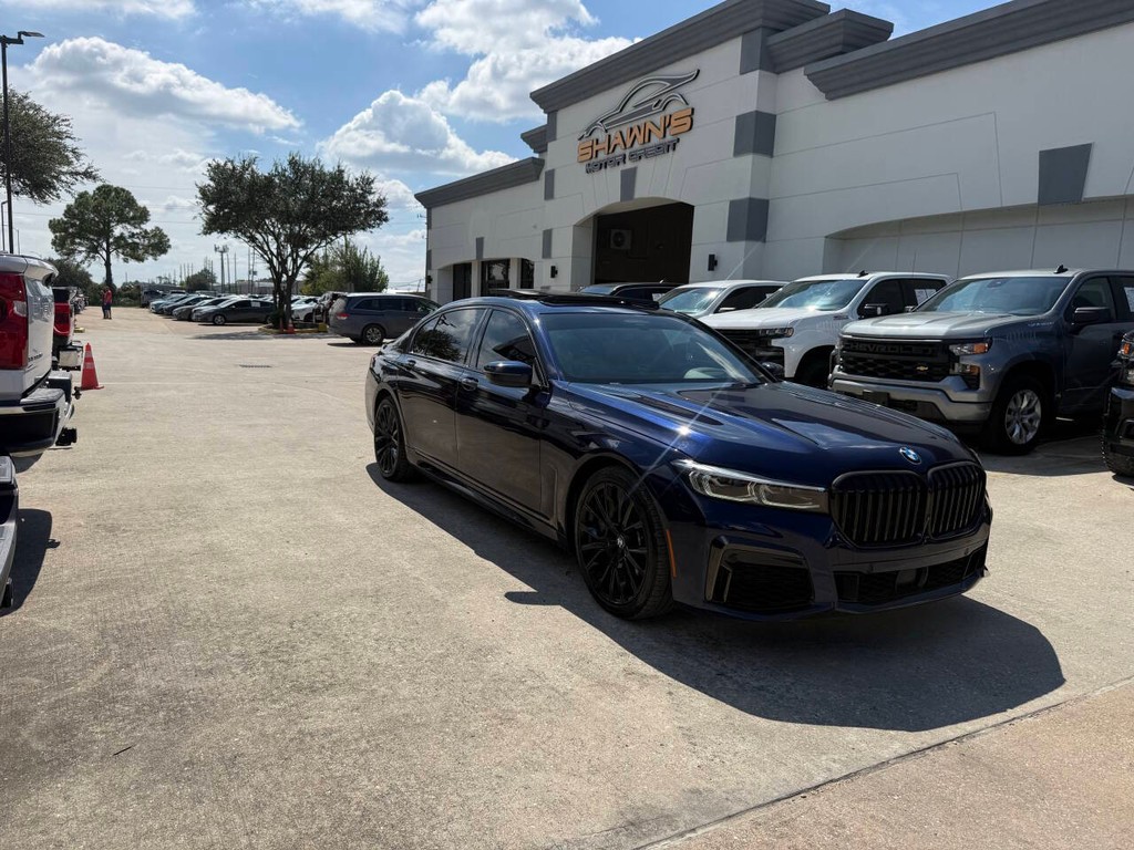 BMW 7 Series Vehicle Full-screen Gallery Image 43