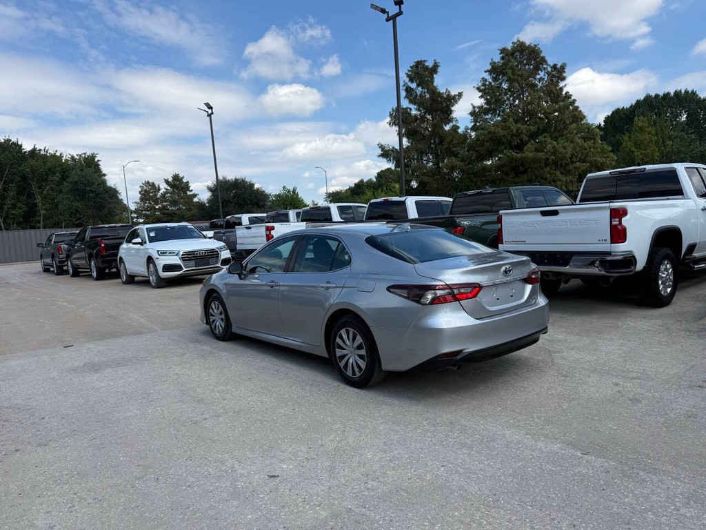 Toyota Camry Vehicle Full-screen Gallery Image 04