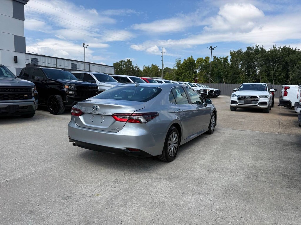 Toyota Camry Vehicle Full-screen Gallery Image 05