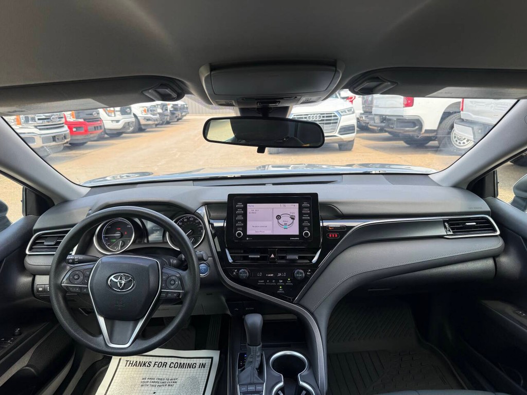 Toyota Camry Vehicle Full-screen Gallery Image 17