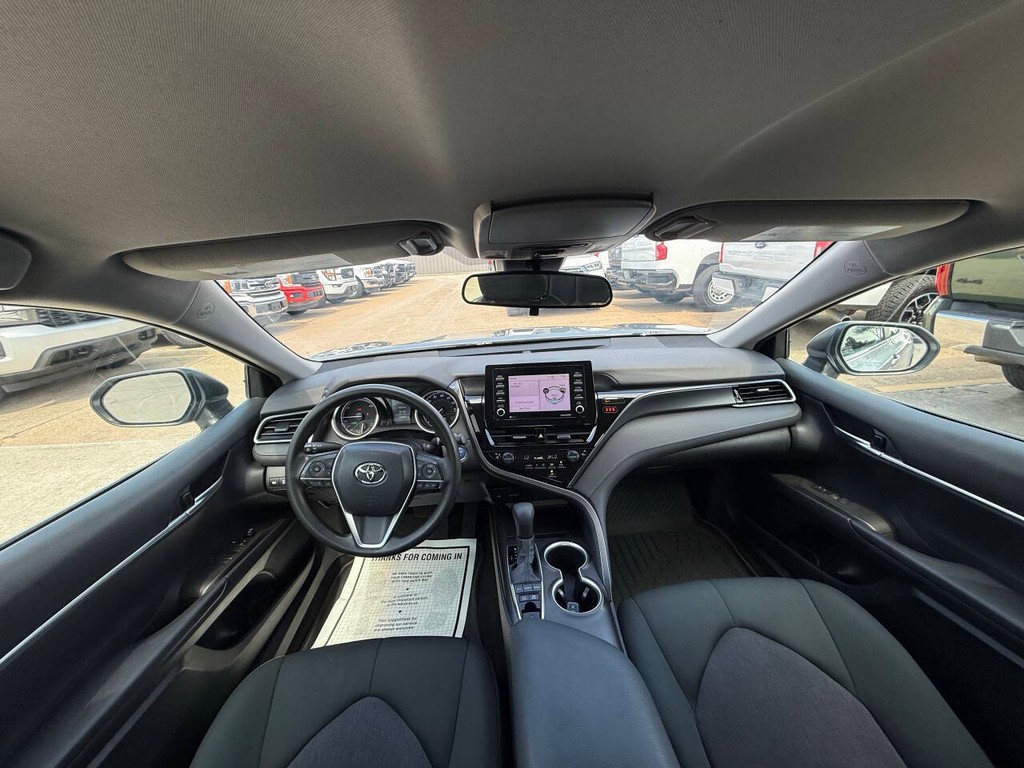 Toyota Camry Vehicle Full-screen Gallery Image 19