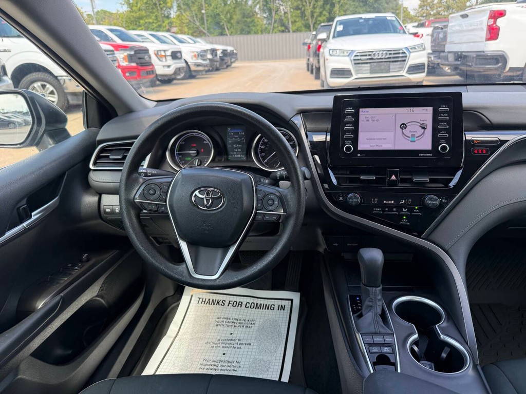 Toyota Camry Vehicle Full-screen Gallery Image 22