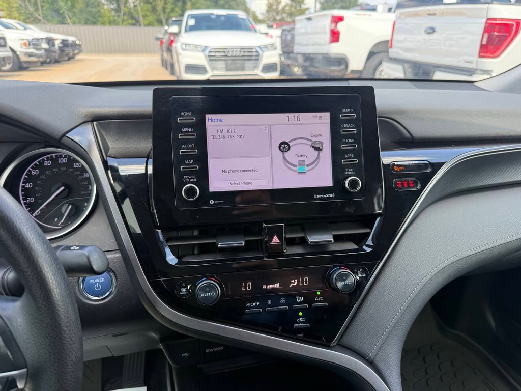 Toyota Camry Vehicle Full-screen Gallery Image 23