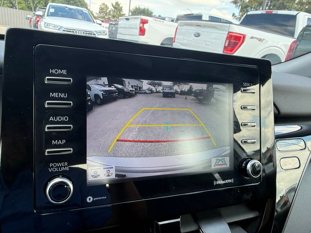 Toyota Camry Vehicle Full-screen Gallery Image 25