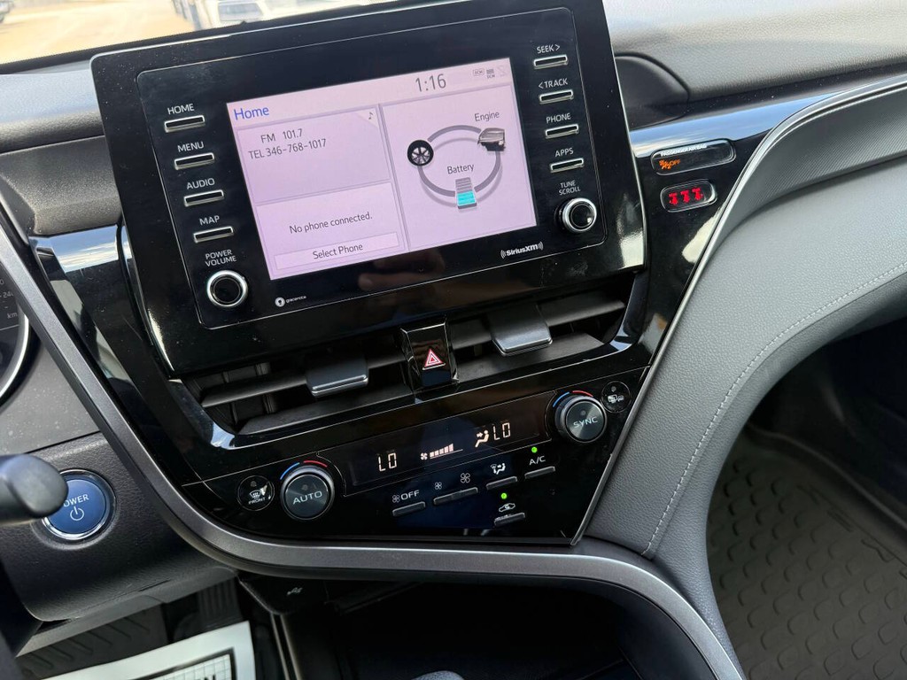 Toyota Camry Vehicle Full-screen Gallery Image 26