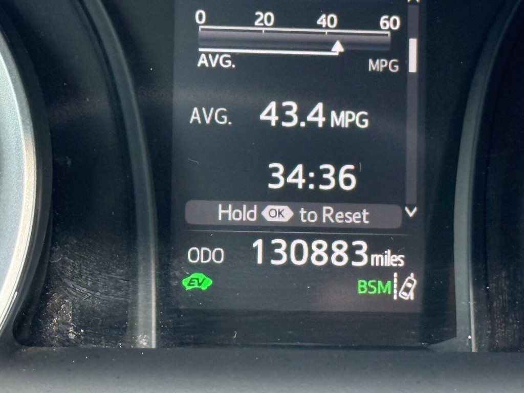 Toyota Camry Vehicle Full-screen Gallery Image 30